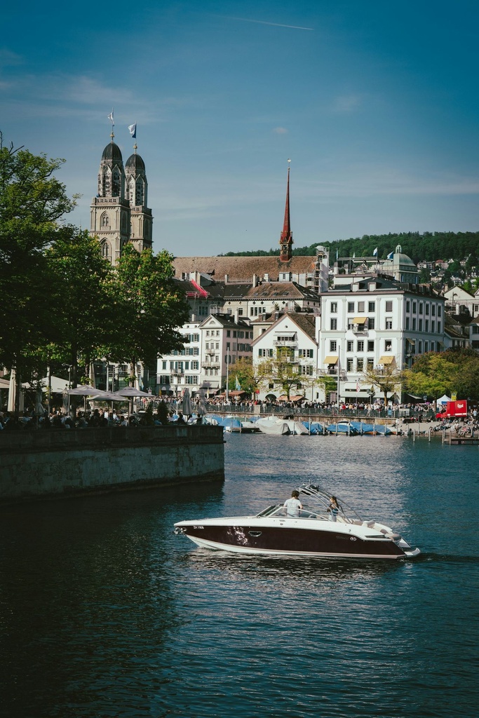 Hospitor : A Continental Journey of France , Spain & Switzerland 