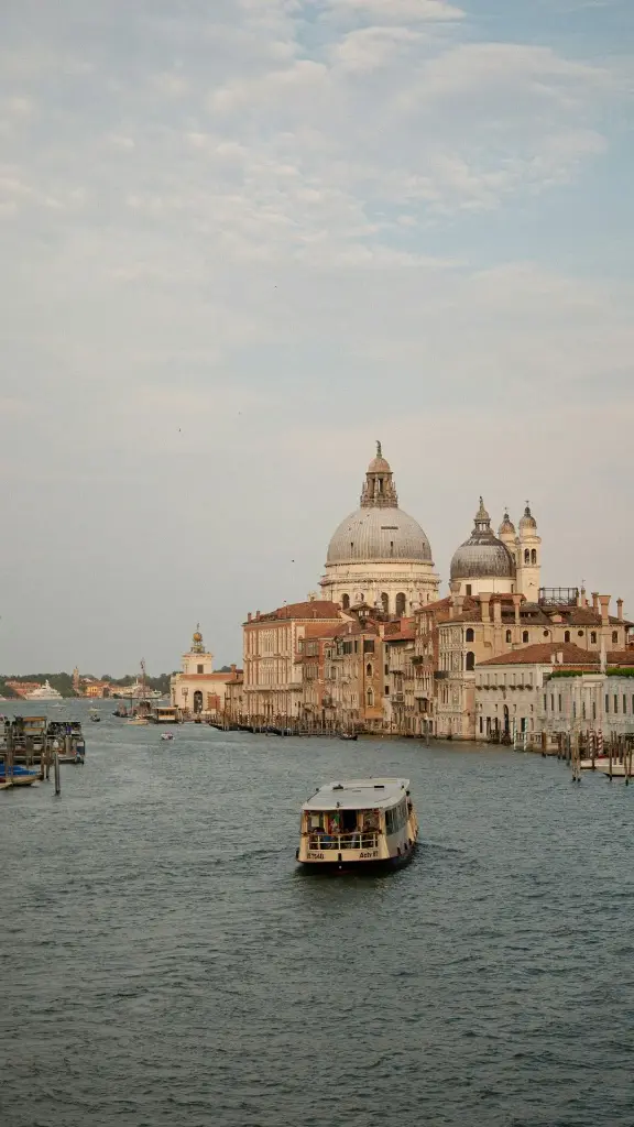 Hospitor : Venice to Vienna: A Classical Journey :  AUSTRIA : CZECH REPUBLIC : HUNGARY : ITALY : SLOVAKIA