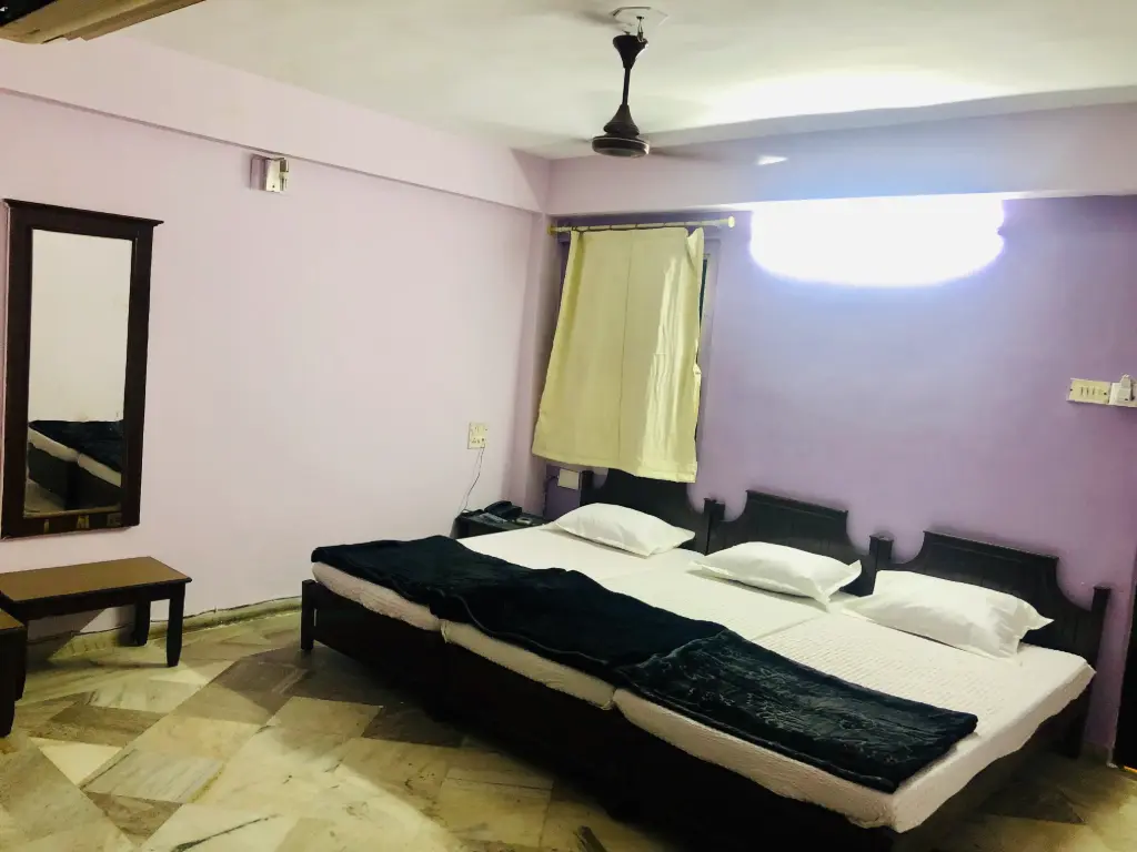 Triple Bed Room (3, 0)