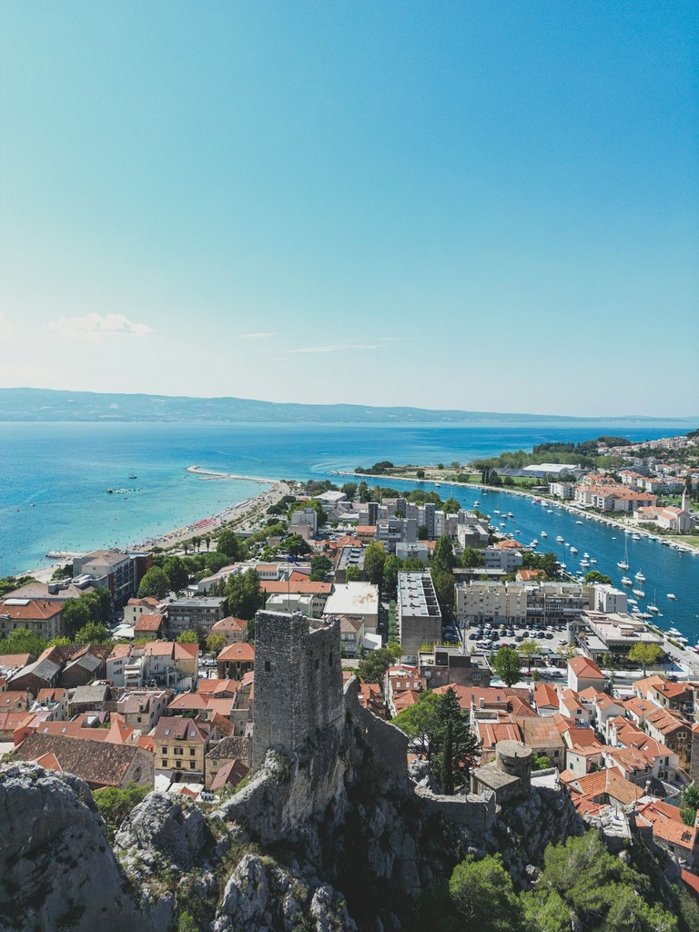 Hospitor : Sunlit Civilizations: A Journey Northward : BOSNIA HERZEGOVINA : BULGARIA : CROATIA : GREECE : ROMANIA : SERBIA 