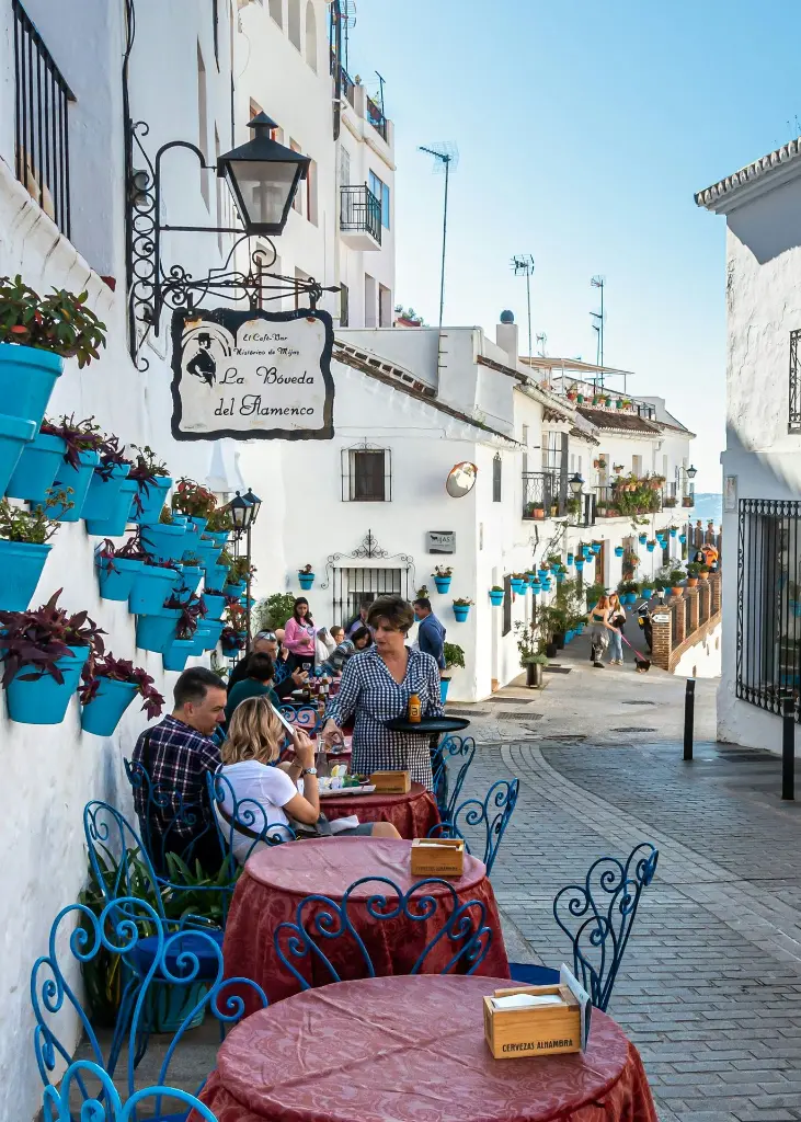 Hospitor : Sunlit Paths: Spain to Portugal