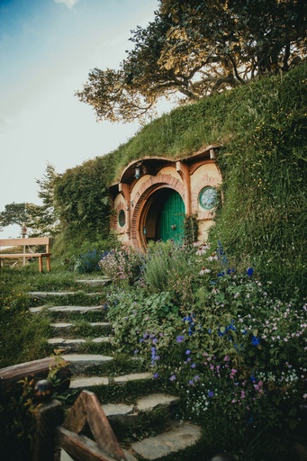 Hospitor : Nature's Luxurious Masterpiece : New Zealand 