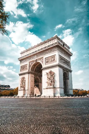 Hospitor : Windswept Shores to Parisian Doors : France 