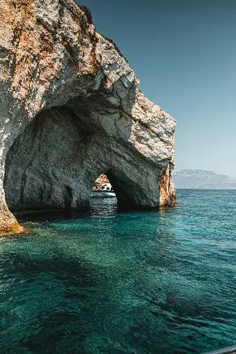 Hospitor : Santorini to Sultan’s Land : GREECE : TURKEY