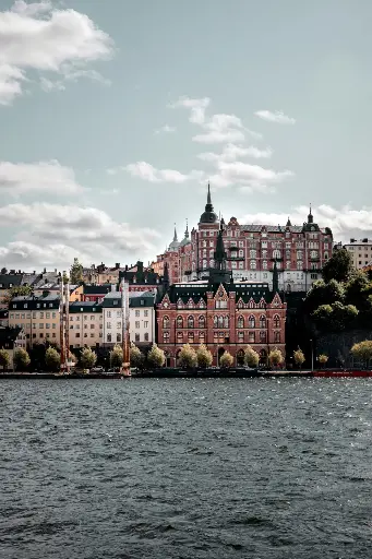 Hospitor : Northern Lights & Eastern Sights : Capitals to Krakow : Estonia : Finland : Latvia : Lithuania : Poland : Sweden