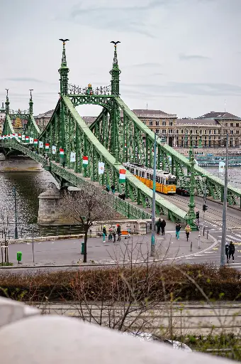 Hospitor : La Dolce Escape: From Ruins to Riviera : AUSTRIA : CZECH REPUBLIC : GERMANY : HUNGARY : ITALY : SLOVAKIA : NETHERLANDS