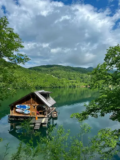 Hospitor : Echoes of the Balkans : BOSNIA HERZEGOVINA : CROATIA : ROMANIA : SERBIA