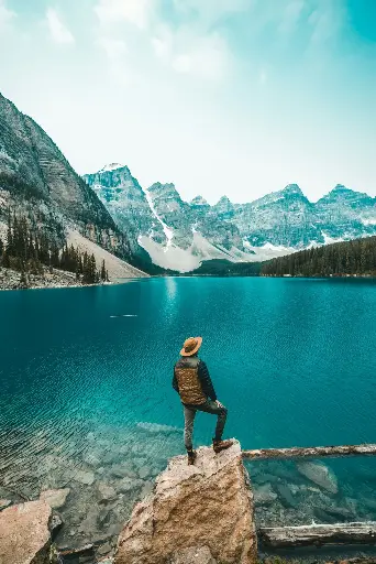 Hospitor : Chain of Canadian Mountain
