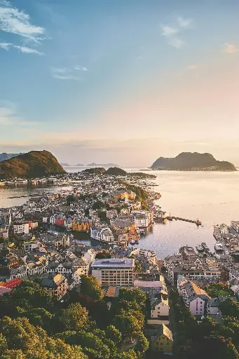 Hospitor : Oslo to the Little Mermaid : Denmark : Norway